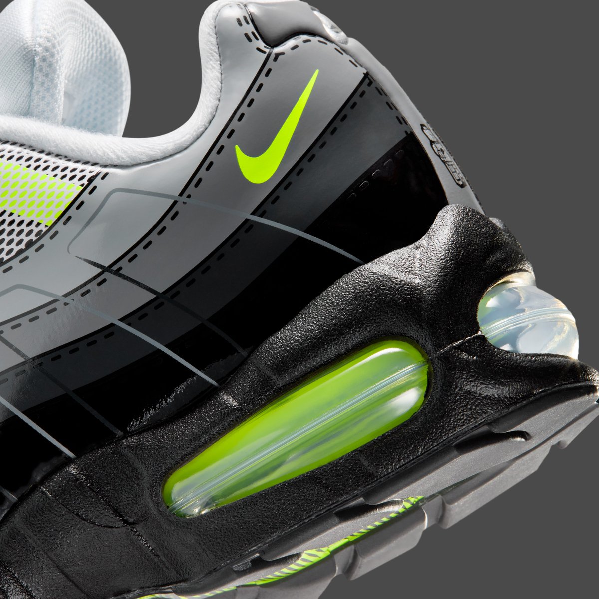 JustFreshKicks tweet media