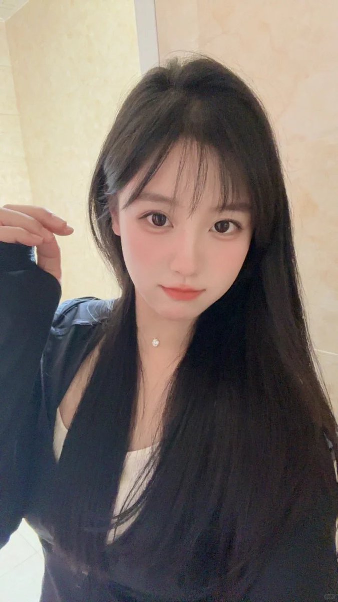 pizza_queen8317's tweet photo. 在你们眼里我是一个咋样的女生啊，想听听你们的评价 #反差 https://t.co/QOYx8Juf3o