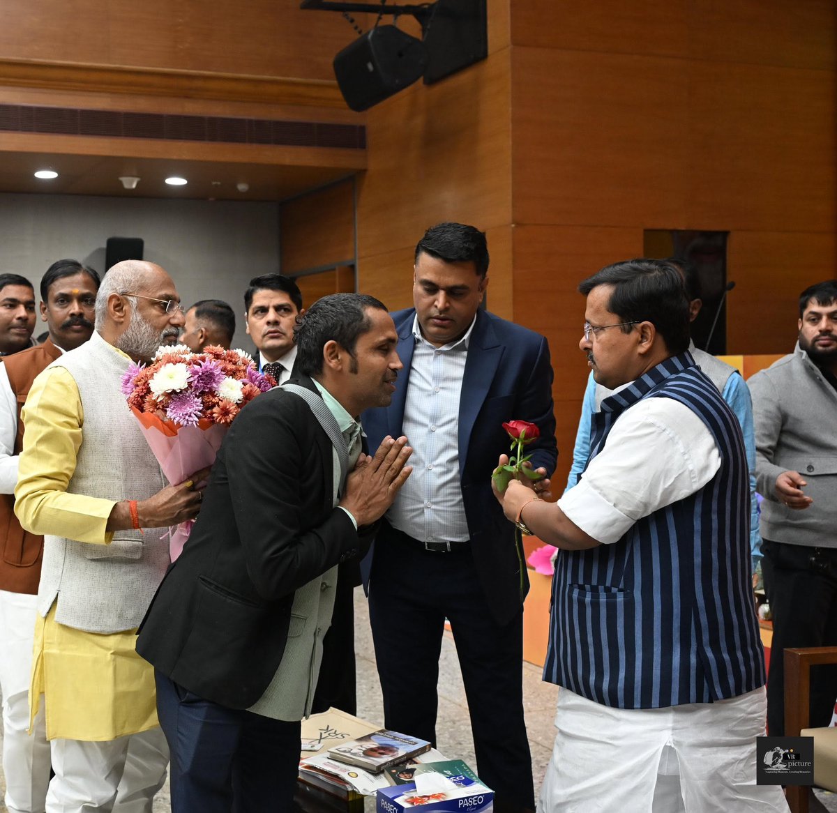 AkankSolutions's tweet photo. माननीय नितिन नवीन जी, राष्ट्रीय अध्यक्ष (भारतीय जनता पार्टी) को अपना बहुमूल्य समय प्रदान करने हेतु हार्दिक आभार👏

आज #akanksolutins के सह संयोजक श्री आशीष तिवारी जी ने उनके पदभार ग्रहण करने के उपरांत मिलकर हार्दिक बधाई एवं शुभकामनाएँ दीं। 

@NitinNabin @vaibhavakank https://t.co/BWoqnnv5U6