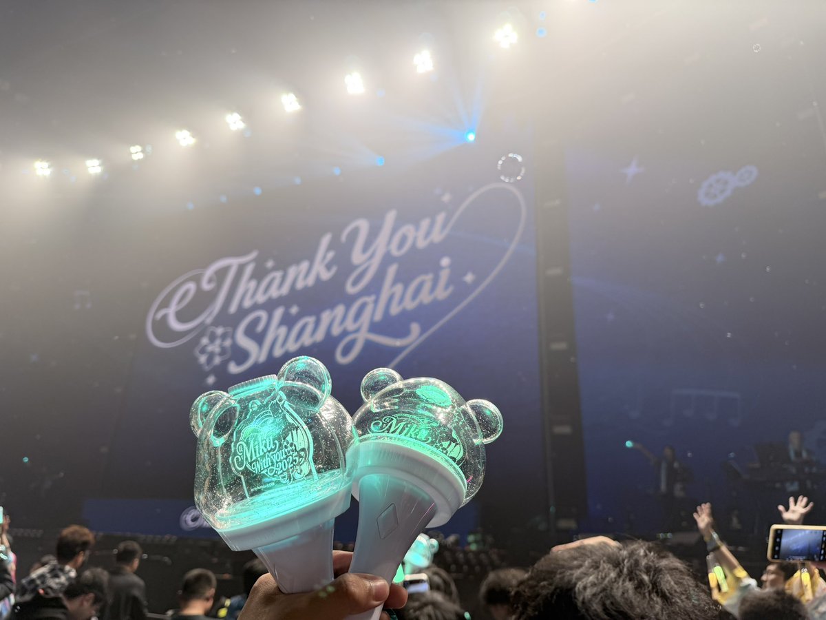 timeblind_'s tweet image. 未来有你2025上海初日
巨大LED加上迄今最好的舞美，效果真是独一档，歌单的编排也是用心调整了，夯中夯的一场演出！
Blessing for u everyday～