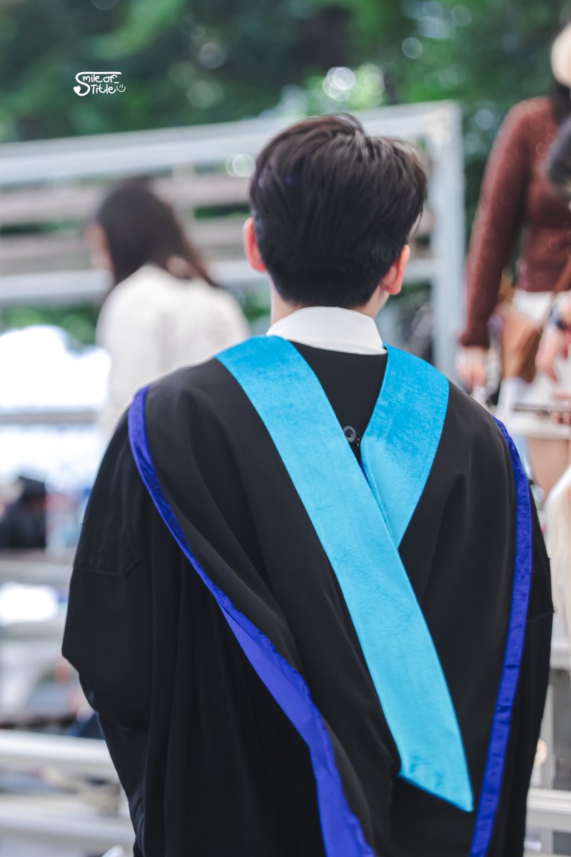 smileof_title's tweet photo. behind you always.🤍
@titlekplee 

#titlekrt #กลจของตต
#TitleOfficiallyGraduated https://t.co/9sPYVBz6EK