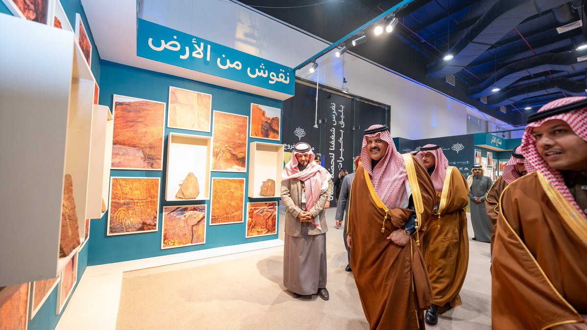 سمو #أمير_منطقة_حائل يرعى حفل #جائزة_أمير_حائل_للتميز_البيئي في نسختها الثالثة، بحضور سعادة وكيل الإمارة ومدير عام فرع وزارة البيئة والمياه والزراعة بالمنطقة، وعددٍ من المسؤولين ويقوم سموه بجولة على أركان المعرض المصاحب للجائزة.