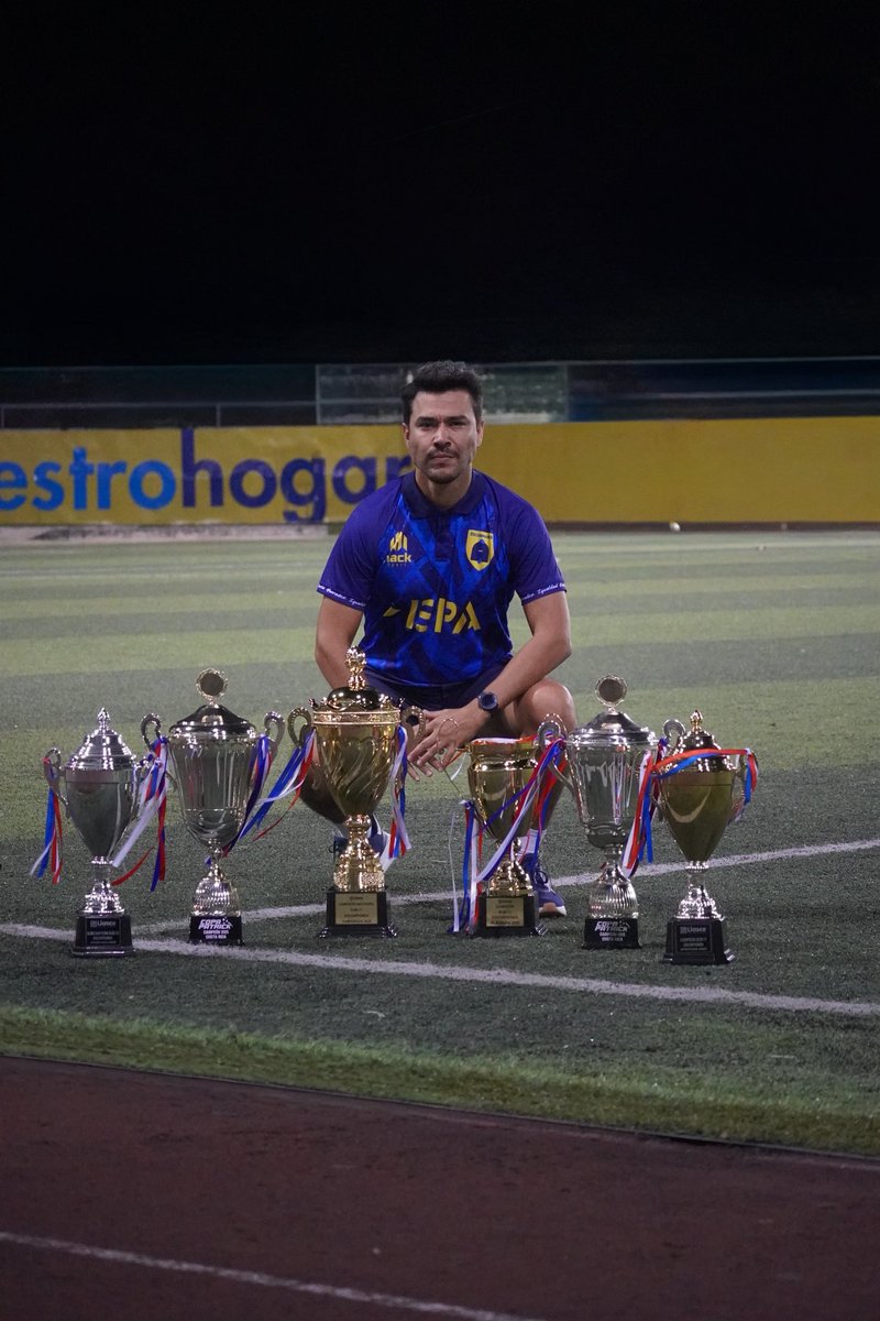 darodriguezCR's tweet photo. ¡Cierre de semestre! 🏆💙💛

👉🏼 ¡Ayer cerramos un semestre recargado de mucho aprendizaje, sacrificios, unión de grupo y quien me conoce más de cerca no me dejará mentir de la dedicación, amor y honradez que tengo con mi trabajo. 🙌🏻

¡Gracias, Familia Escorpiones! 
💙💛🏆 https://t.co/bR3r4FmOMt