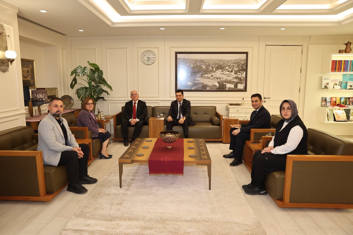 Vakfımız ile Gaziantep BB arasında Uluslararası Türk Dünyası Bilim ve Kültür Şenliği protokolü imzaladık. Başkanlarımızın kıymetli desteğiyle yapılacak bu programın ülkemize hayırlı olmasını diliyoruz. 
<a href="/FatmaSahin/">Fatma Şahin</a> <a href="/gungorazimtuna/">Güngör Azim TUNA</a> <a href="/GaziantepBeld/">Gaziantep Büyükşehir</a>  <a href="/halilgurbuz_tr/">Halil GÜRBÜZ</a>