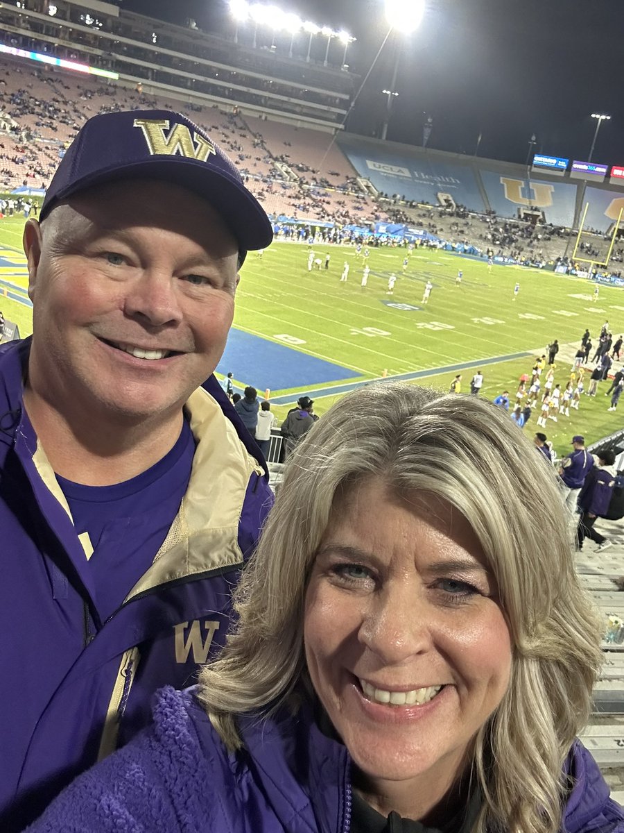 ksims84's tweet photo. @Sims_64 
Married 39 years ✔️
Raised two kids ✔️
Two grandkids ✔️
Retired and playing tourist at MLB ballparks, Husky Football, Disneyland, and the golf course ✔️
Life with you just keeps getting better. Happy Anniversary to my wonderful husband ❤️ https://t.co/s4ElmM5KC4