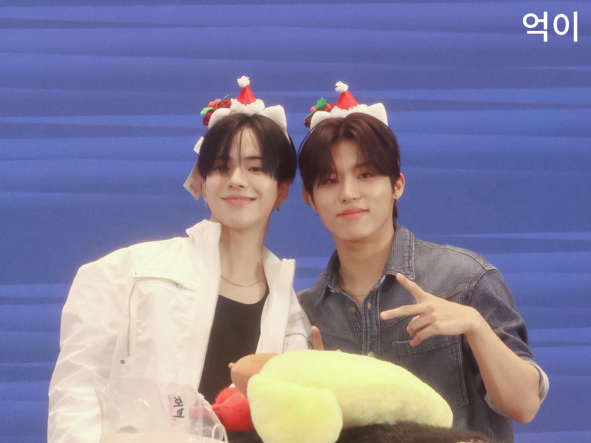 251220

쓰담즈🎄🧑🏻‍🎄

#윤재혁 #박정우 
#YOONJAEHYUK #PARKJEONGWOO