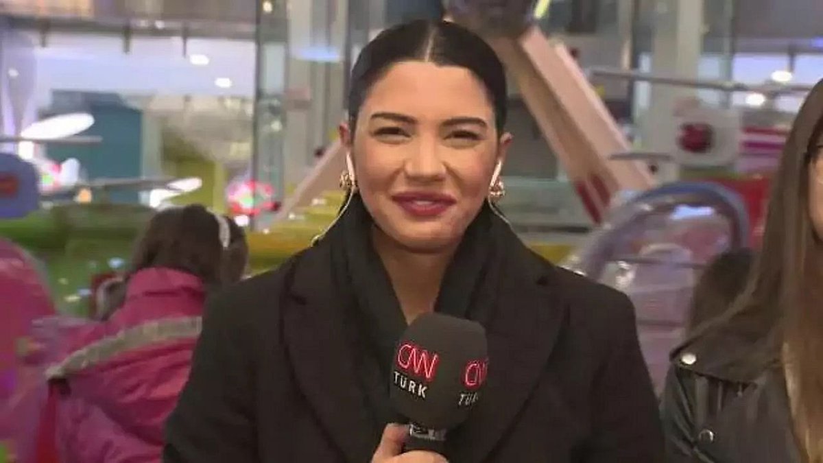 FENERBAHÇELİ (Başta Murat Ülker, Ali Koç ve Ferit Şahenk olmak üzere) İŞ İNSANLARINA AÇIK ÇAĞRI!

<a href="/cnnturk/">CNN TÜRK</a> Ekranlarında Fulya Öztürk <a href="/Fullyaozturk/">Fulya Öztürk</a> ve TETİKÇİSİ Merve <a href="/merve_tokaz/">Merve tokaz</a> Fenerbahçe Başkanına AÇIK AÇIK İFTİRA atmışlardır! 

Fenerbahçeli İş İnsanlarımız, lütfen bu 2 Kadın