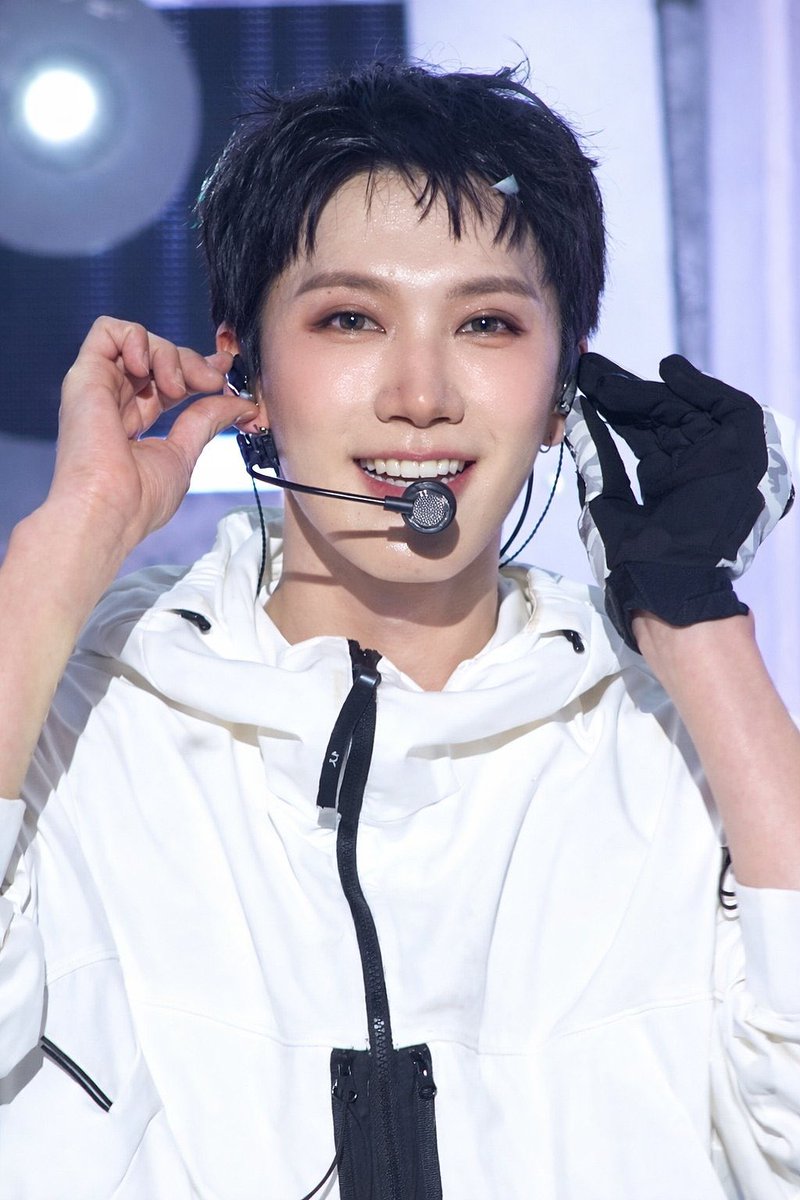 TTen_10velys's tweet image. น้องเตนล์โคตรจะหล่อแบบตะโกน ตัวจริงผิวดี หล่อยิ่งกว่าในรูป แค่คิดว่าจะไม่มีคอนเดี่ยวของน้องเตนล์คือฉันเฉาแล้วอ่ะ ไม่ได้เจอมาจะครบปีแล้ว งาน Spotify ก็ได้เห็นแบบแว๊บๆเอง TT