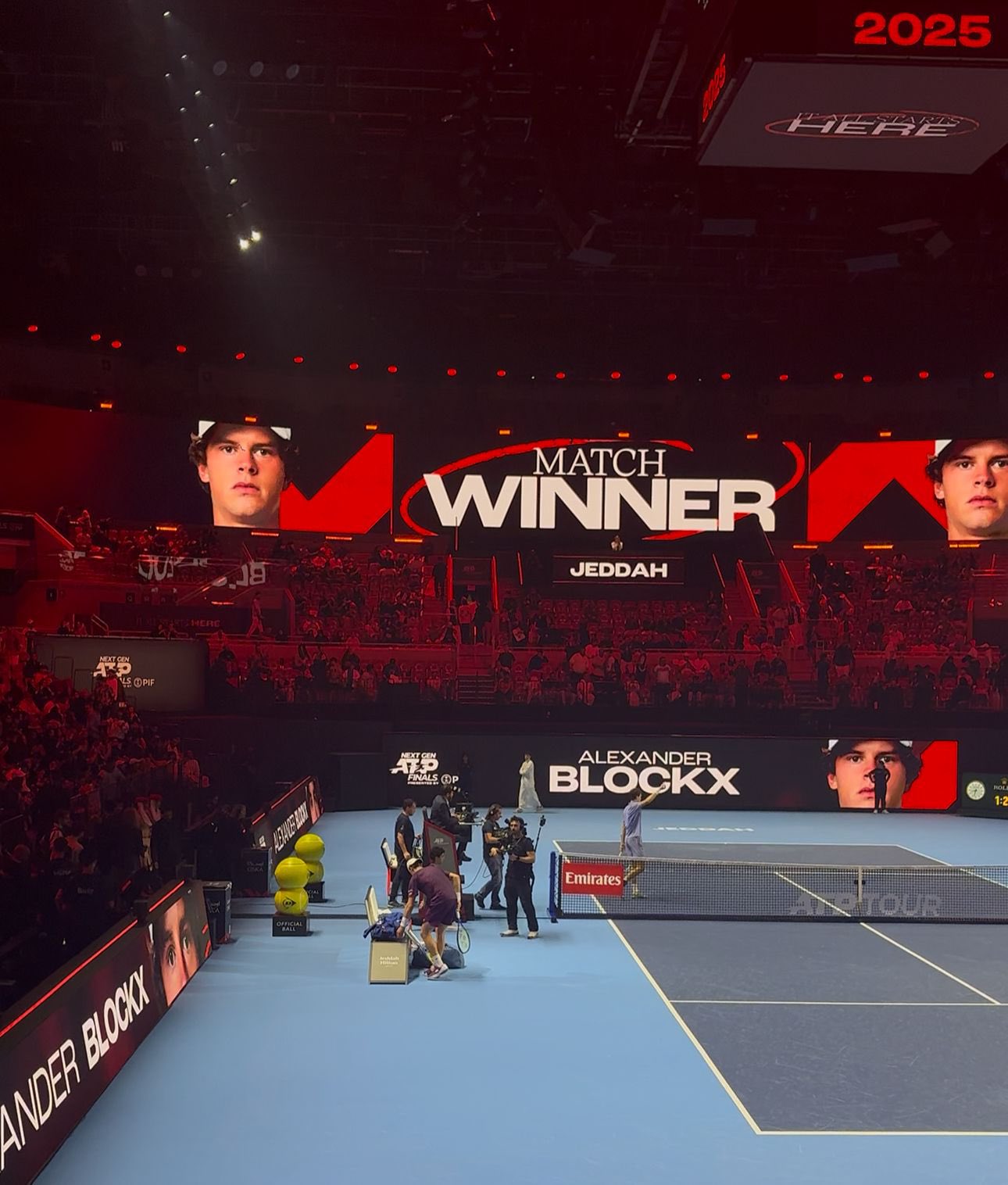 البلجيكي ألكسندر بلوكس يتأهل إلى نهائي بطولة نهائيات الجيل القادم لعام 2025. وذلك بعد فوزه على النرويجي نيكولاي بودكوف كيير بثلاثة مجموعات في مواجهة الدور نصف النهائي. #نهائيات_الجيل_القادم 