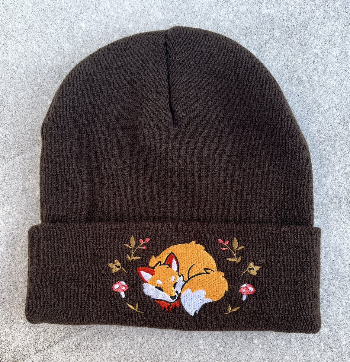 Fox embroidered beanie 🦊🍄🍃
(Now available!!)
