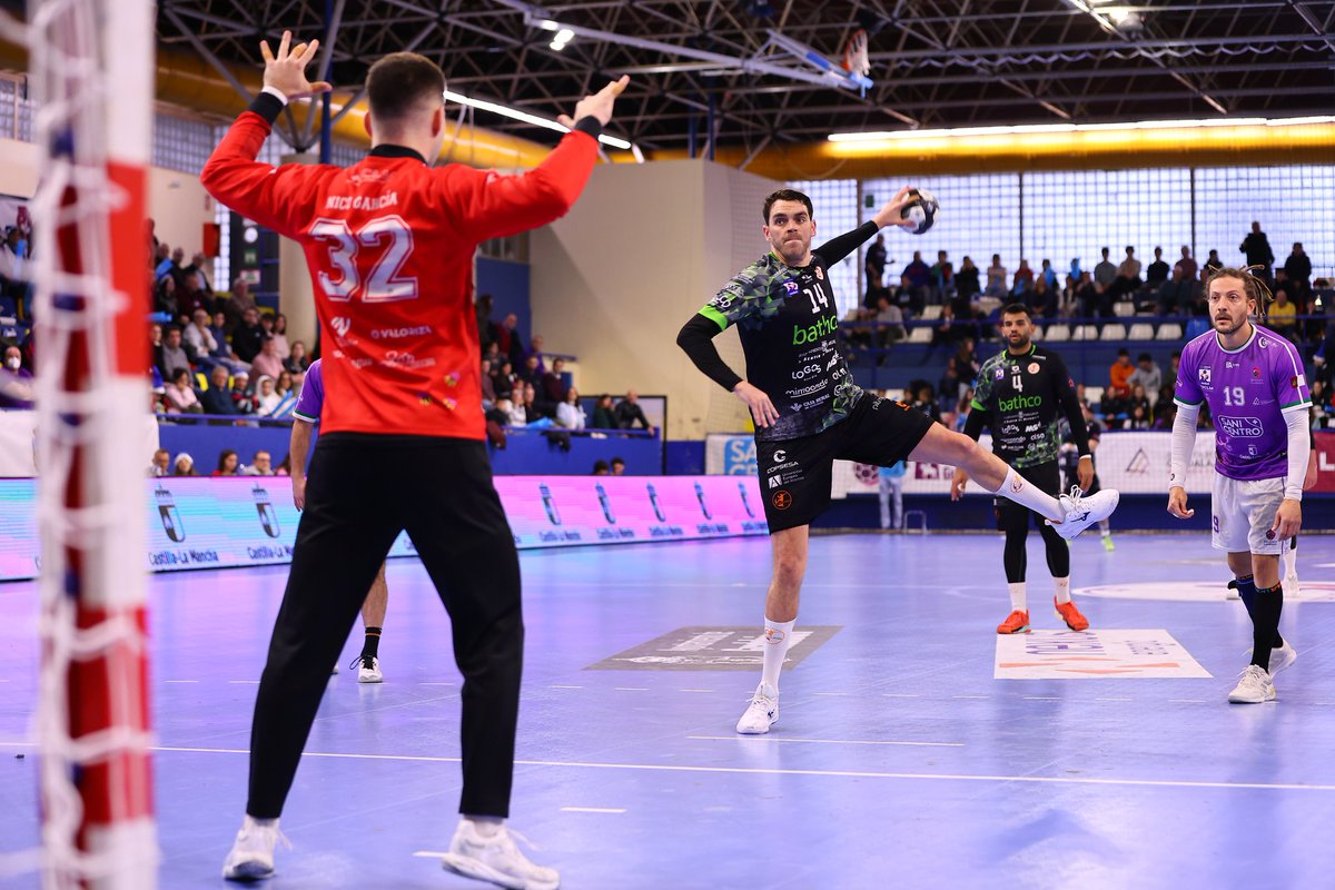 📰 #LigaASOBAL | Bathco <a href="/BMTorrelavega/">Bathco Balonmano Torrelavega</a> vuelve a la senda de la victoria para acabar el año <a href="/ASOBAL/">ASOBAL</a>
🤾 Solvente triunfo del conjunto cántabro por 30-44 en pista de Sanicentro <a href="/bmguadalajara/">SANICENTRO BM Guadalajara</a>
📝 <a href="/AlfreDominguez/">Alfredo Domínguez</a>
📸 Santi Molina
🔗 Crónica en nuestra página web pasionbalonmano.wixsite.com/pasionbm/post/…