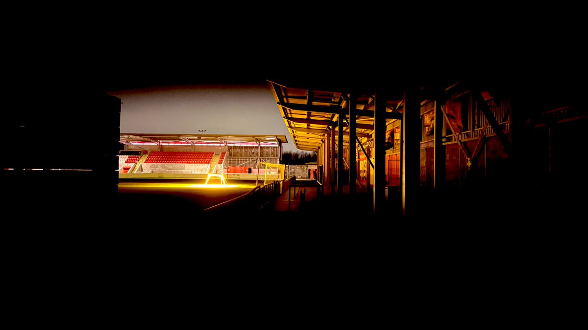 FCRumRats's tweet image. Have a very merry Christmas, and a happy new year, we’re FC United, we’re still fucking here #fcum