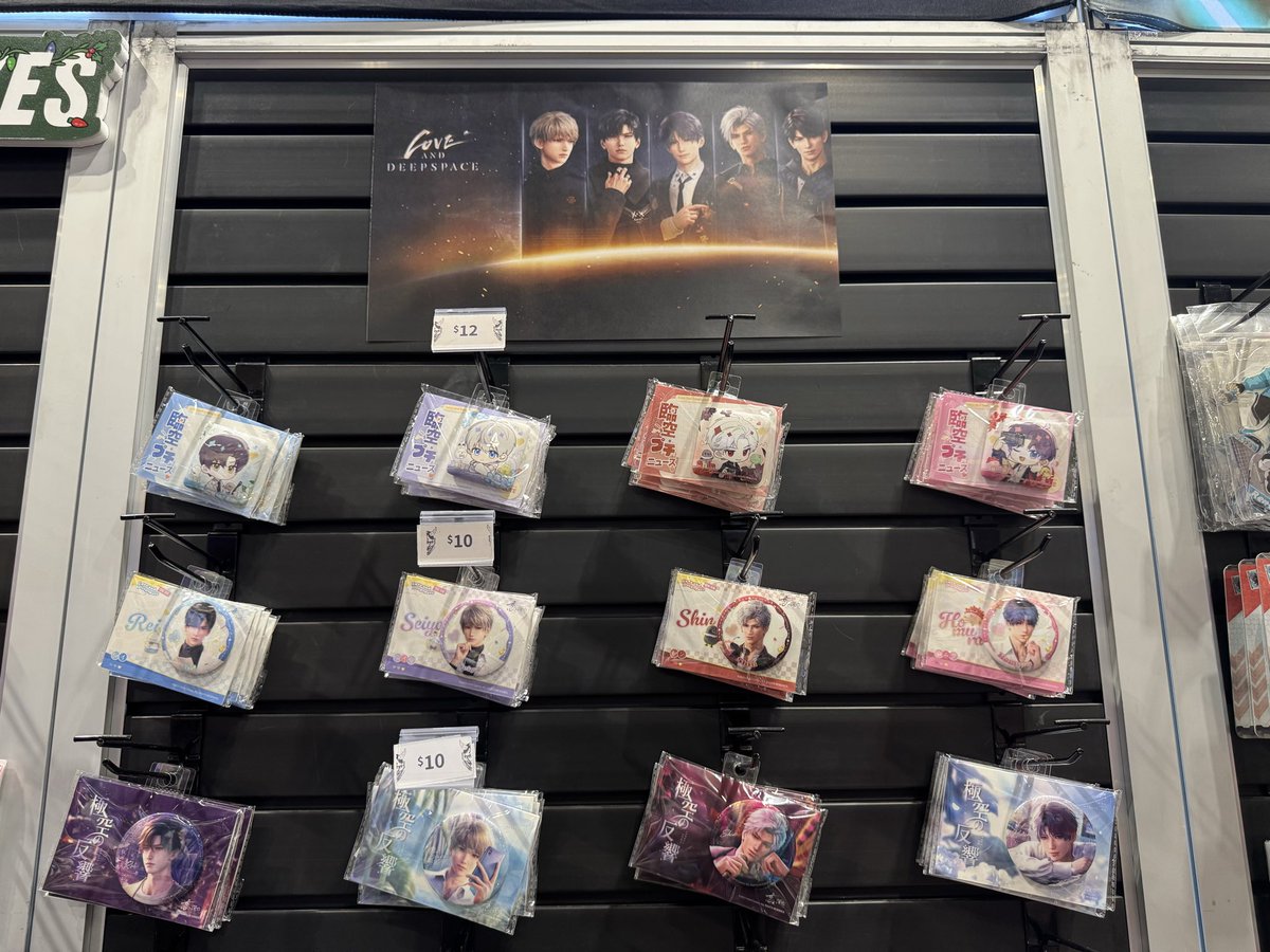 LaReinaCreole's tweet image. Sooo…I found #LoveAndDeepspace merch at #HolMat and soooo many people looking ‘ashamed’ about checking it out 🤣