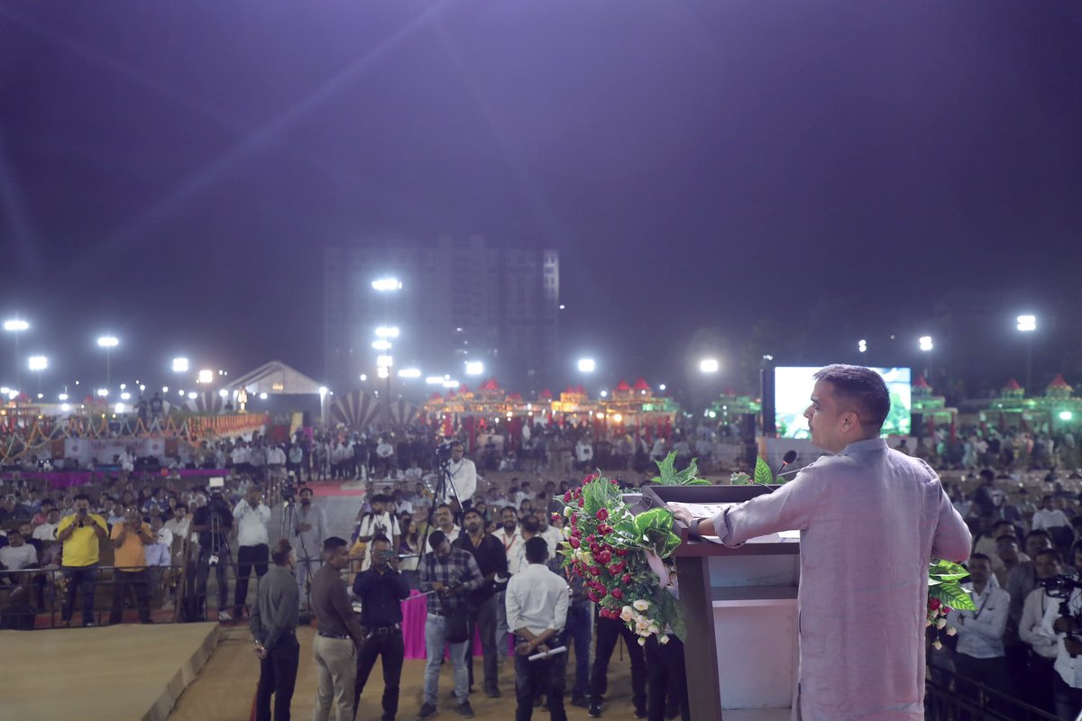 પી. પી. સવાણી ગ્રુપ દ્વારા આયોજિત ‘કોયલડી’ સમૂહ લગ્નમાં પિતાની છત્રછાયા ગુમાવનાર ૧૩૩ દીકરીઓના કન્યાદાનના શુભ પ્રસંગે સાક્ષી બનવાનું સૌભાગ્ય મળ્યું, જેનાથી હૃદયપૂર્વક ધન્યતા અનુભવી.

‘સમૂહ લગ્ન’ સમાજમાં એકતા અને સમરસતાનું ઉત્તમ પ્રદર્શન કરે છે. છેલ્લા ૧૮ વર્ષથી, કોઈપણ નાત-જાત કે