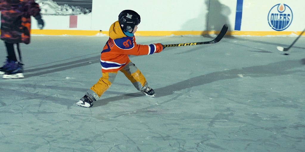 RMWoodBuffalo's tweet image. Is Santa delivering a backyard rink this holiday season? 🎅🎄

Our Community Backyard Rink program makes it easy to set up a temporary ice rink on municipal property in your neighbourhood.  🏒⛸️

Get started 👉 rmwb.ca/communityrinks.

#RMWB #YMM #WoodBuffalo #BackyardRink
