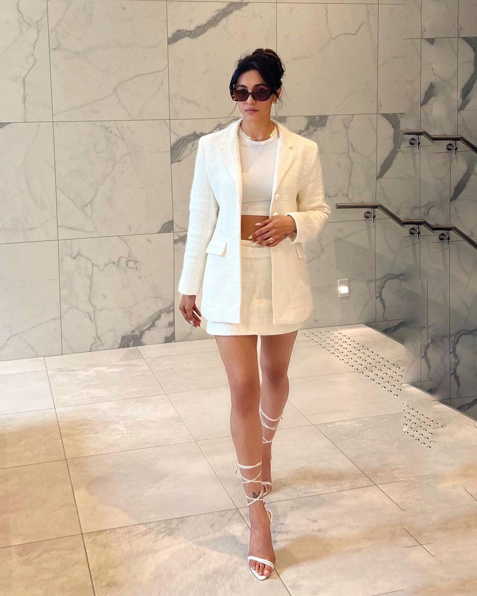simrankaura19v's tweet photo. Chic vibes in monochrome white. ✨ Keeping it classy and stylish every step of the way
#WhiteOutfit #ChicStyle #FashionGoals #OOTD #ModernClassics #StyleInspo #ElevatedEssentials #Fashionista #TrendyLooks #StyleDiaries #InstaFashion #EffortlessElegance https://t.co/wamR3zrXCW