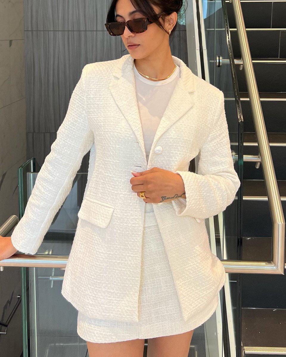 simrankaura19v's tweet photo. Chic vibes in monochrome white. ✨ Keeping it classy and stylish every step of the way
#WhiteOutfit #ChicStyle #FashionGoals #OOTD #ModernClassics #StyleInspo #ElevatedEssentials #Fashionista #TrendyLooks #StyleDiaries #InstaFashion #EffortlessElegance https://t.co/wamR3zrXCW