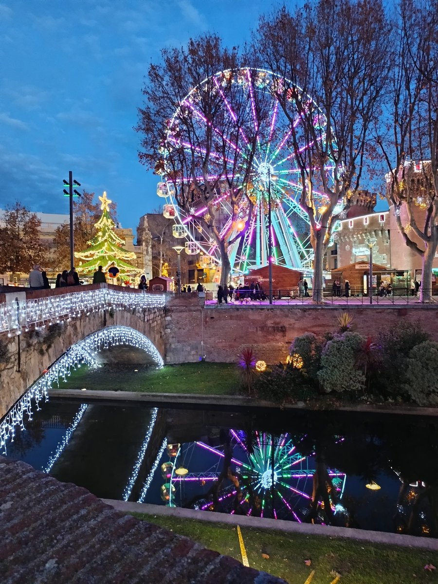 rusicom's tweet photo. Noël, France https://t.co/xusFZ4pGQS