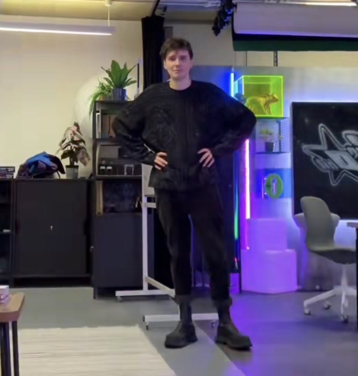 pinofdnp's tweet image. "you better not be a cunty butch when i get there!"
me: