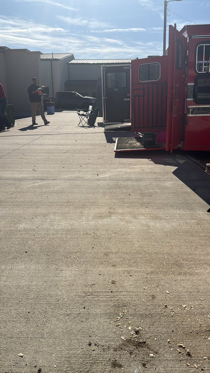 Show pig taxi (need sponsorship) tweet media