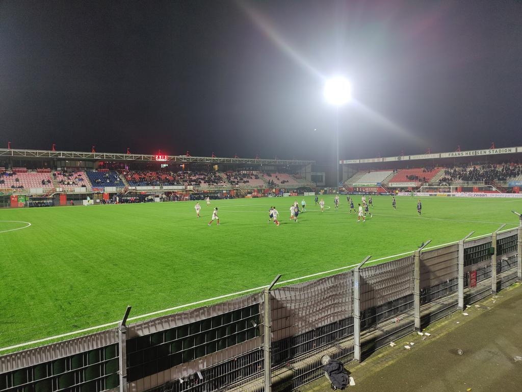 JaBra1996's tweet photo. Noemen ze dit Ossverkocht? #ossGRA https://t.co/zcPzCNJ6st