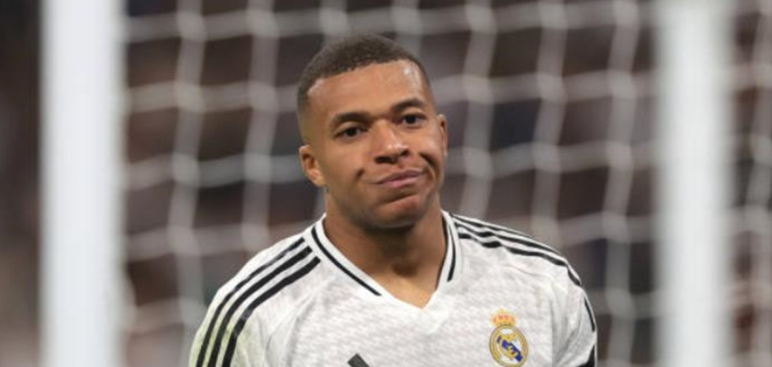 باريس سان جيرمان يوجه رسالة لمبابي بعد إلزامه بدفع 61 مليون دولار 