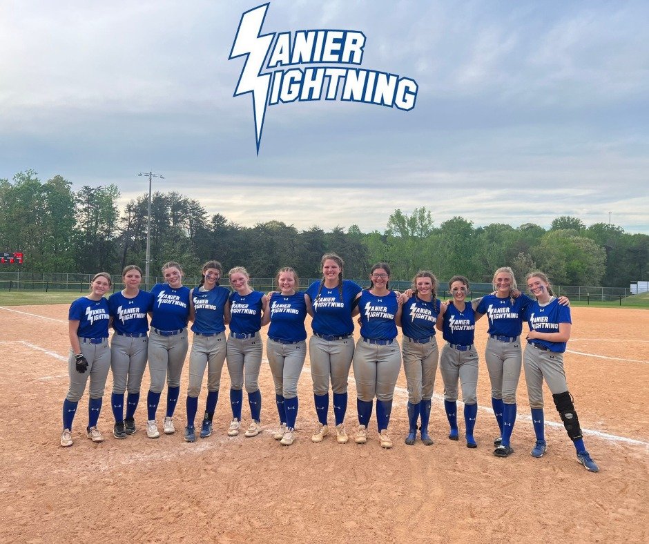 LCA_XCLightning's tweet photo. Last night, the Lady Lightning Softball team's season ended, but what a way to end it. These girls gave it their all until the end, never giving up but eventually losing in extra innings. Congratulations on a GREAT season. #WeAreLCA #weloveourathletes📷📷 #trueblue https://t.co/nYQWCPdwbT