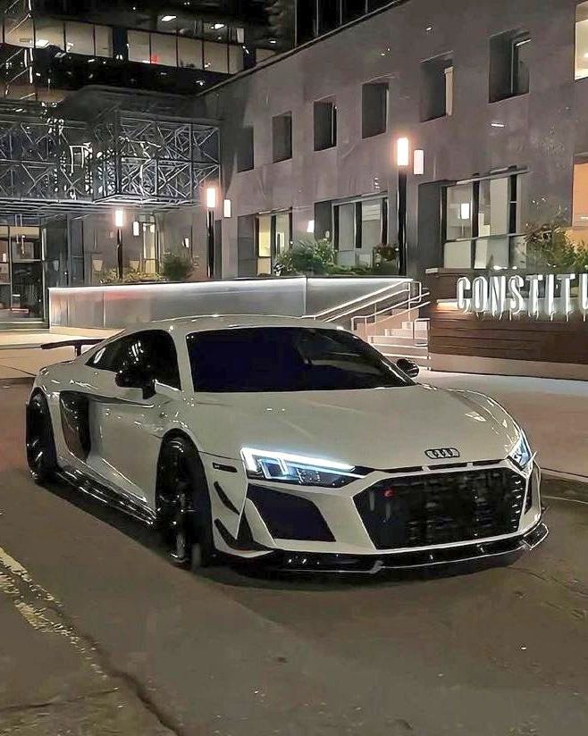 There’s something about a cold white finish and empty streets that just clears the head.😶‍🌫️