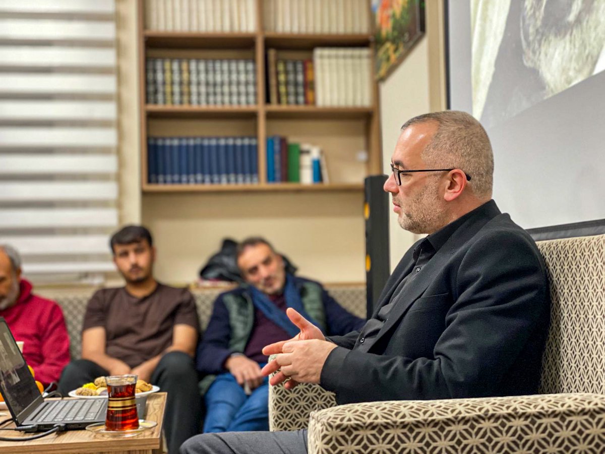 iycrizesube's tweet photo. Öncü Mücahitler: Ömer Muhtar | İlim Sohbetleri

Dr. İsmail Hacıahmetoğlu hocamızla, imanla yoğrulmuş bir direnişi ve izzetli duruşun sembolü Ömer Muhtar’ın mücadele ahlâkını müzakere ettik.

Katılım sağlayan tüm hazirûna teşekkür ederiz. 🌿 https://t.co/gSRNFkGizY