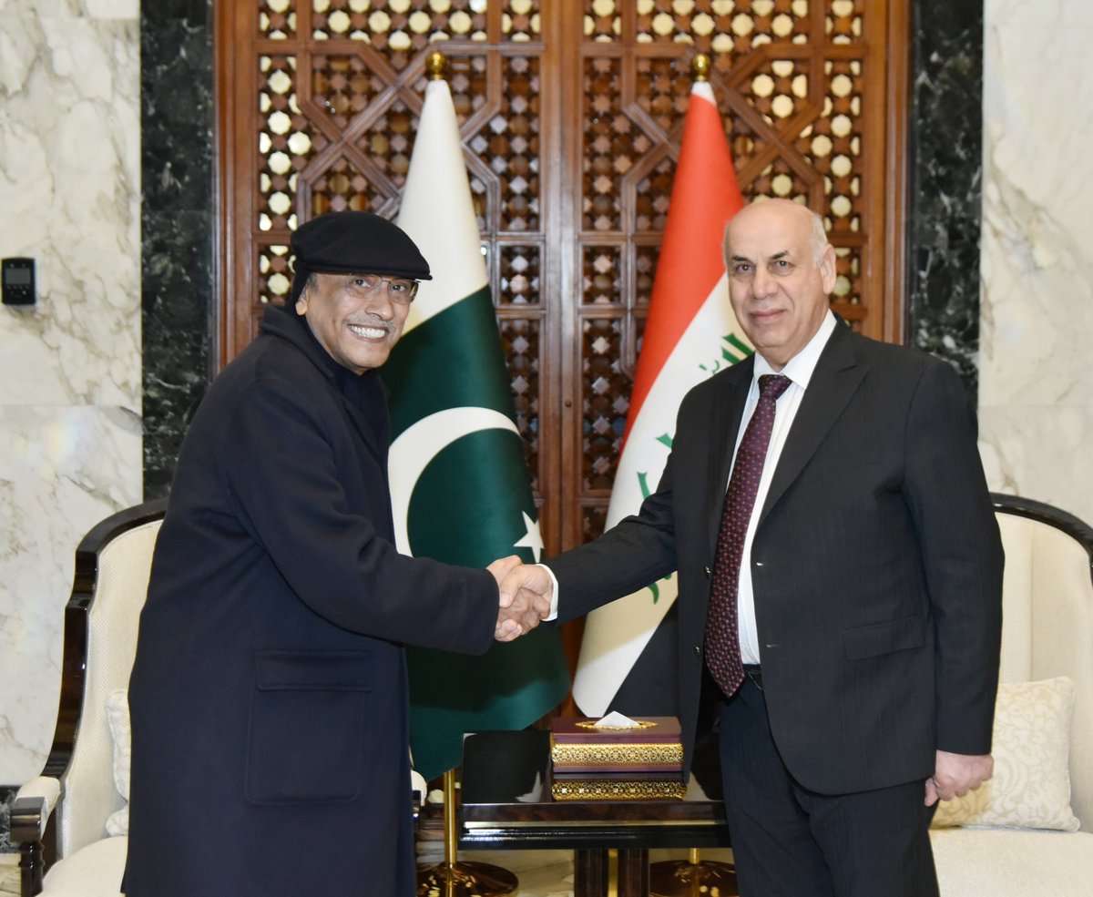 President Asif Ali Zardari arrived in Baghdad on a four-day official visit to Iraq. He was received by Culture Minister Dr. Ahmed Fakkak Al-Badrani! 🇵🇰🤝🇮🇶