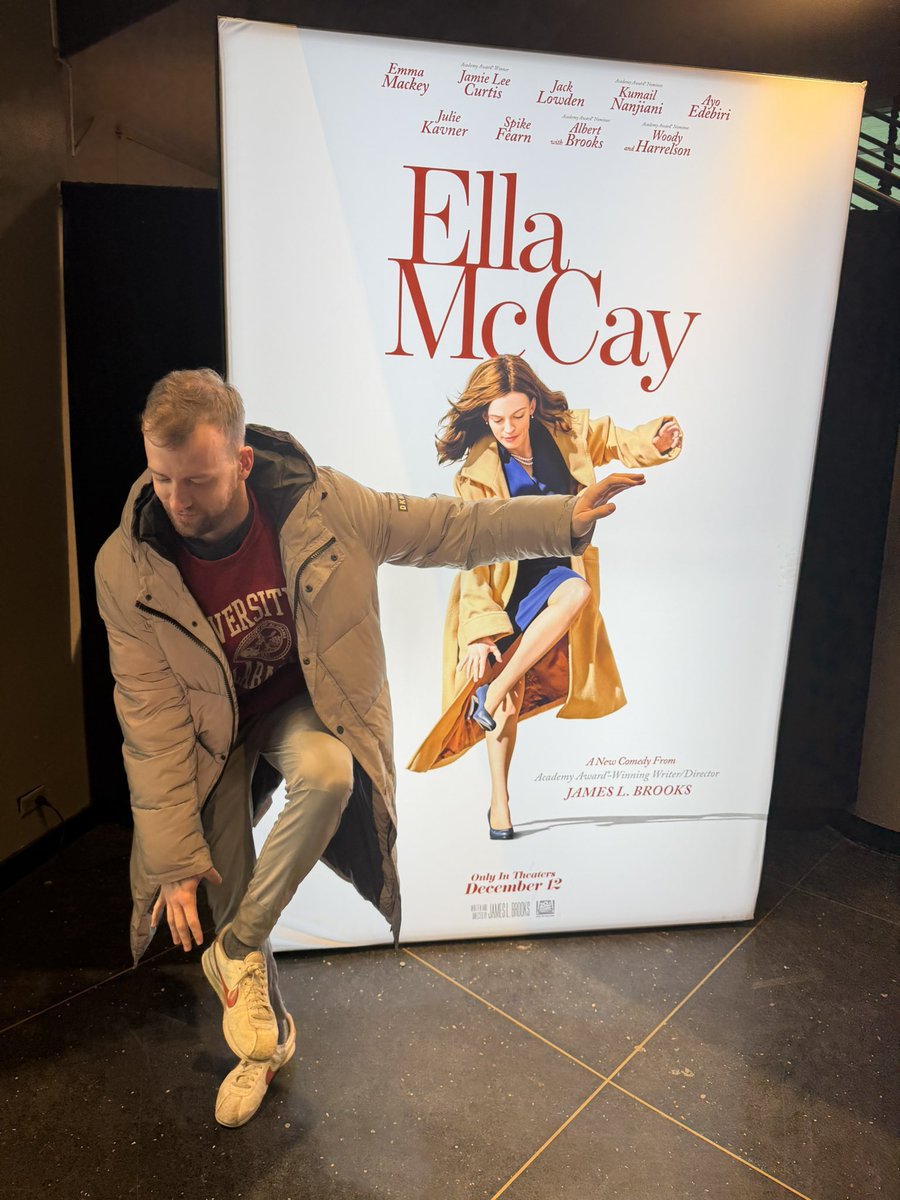 had to hit the #ellamccaychallenge before my 9am screening of avatar