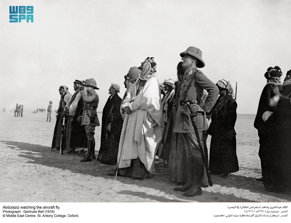 في لحظة نادرة التوثيق.. صورة تاريخية للملك عبدالعزيز خلال زيارته البصرة عام 1334هـ (1916م).
spa.gov.sa/N2472188
#واس