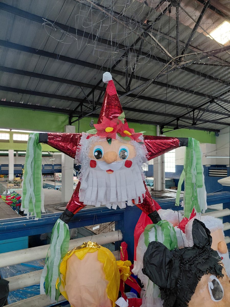 TN23NOTICIAS's tweet image. 🪅#NAVIDAD | Vendedores de #piñatas navideñas expresan ventas altas en esta temporada y la innovación en los pedidos de los guatemaltecos al solicitar diseños diferentes.
