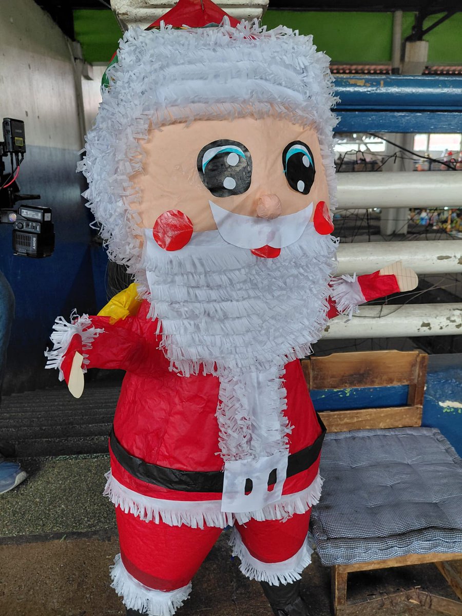 TN23NOTICIAS's tweet image. 🪅#NAVIDAD | Vendedores de #piñatas navideñas expresan ventas altas en esta temporada y la innovación en los pedidos de los guatemaltecos al solicitar diseños diferentes.