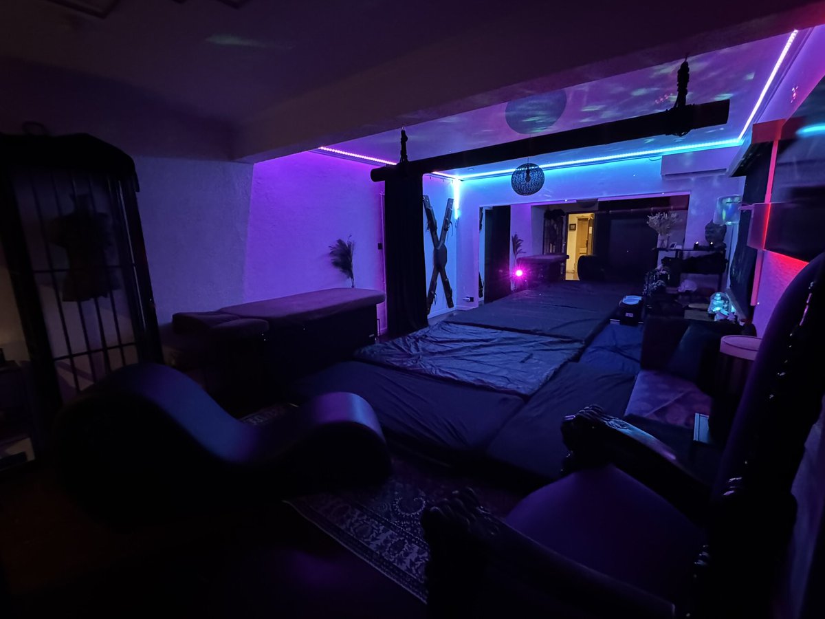 MrsL_1990's tweet image. Ready for our naughty party! 😈🥳