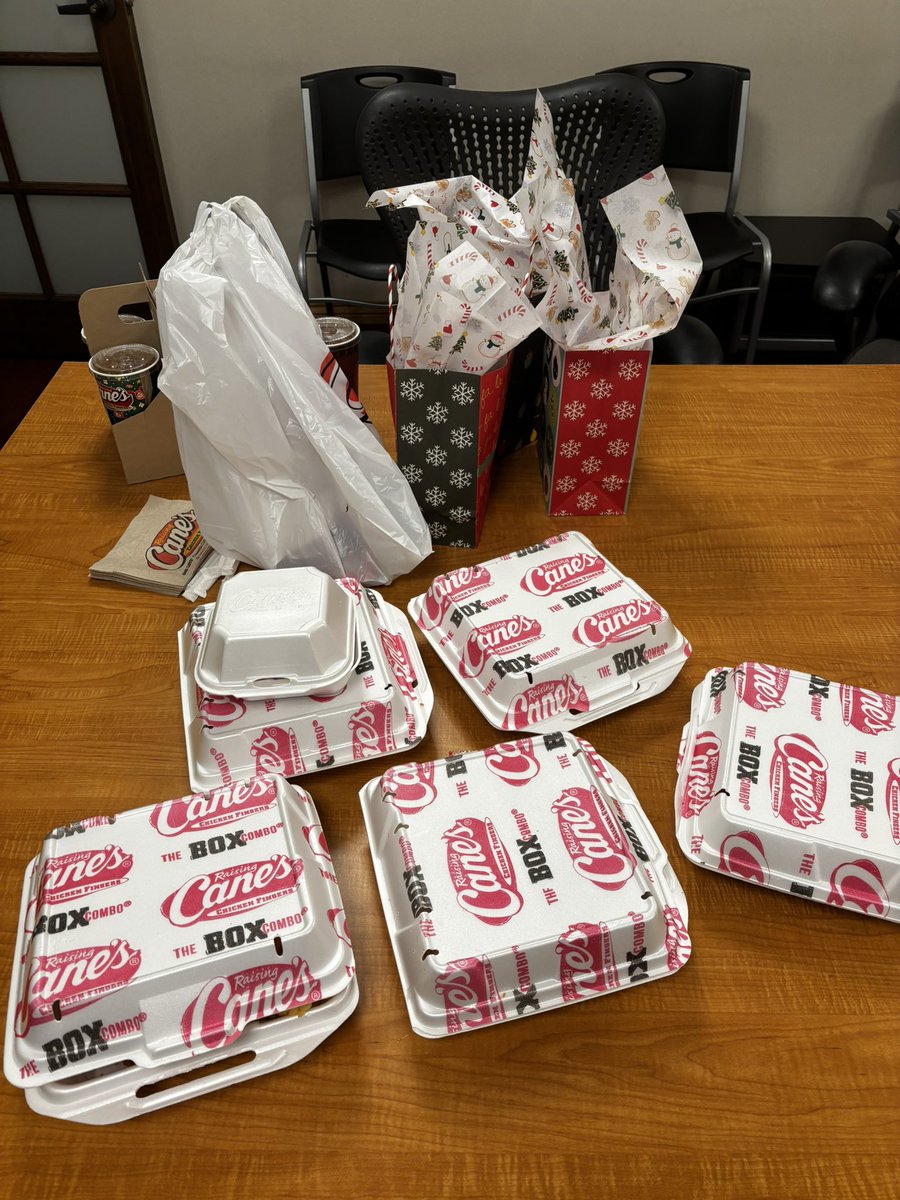 BeccaONLINE702's tweet photo. Something light for my team for the holidays. They worked so hard this year. They showed up everyday with positive attitudes, never complained or made my life miserable. Lol So grateful. #HappyHolidays https://t.co/iM5SBKR0Iw