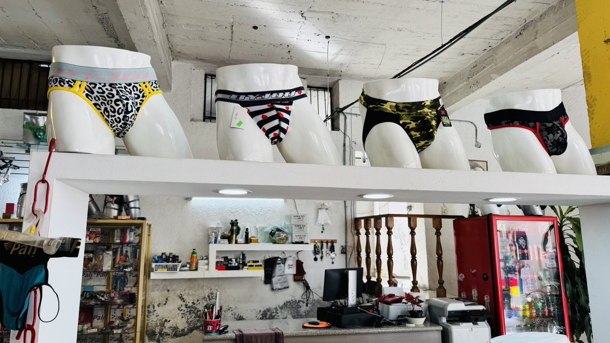 DeInterios's tweet image. Este 24 de diciembre tendremos descuentos desde 20, 30 y 50 %  estará abierto hasta las 8:00 pm. 
"FELIZ NAVIDAD"