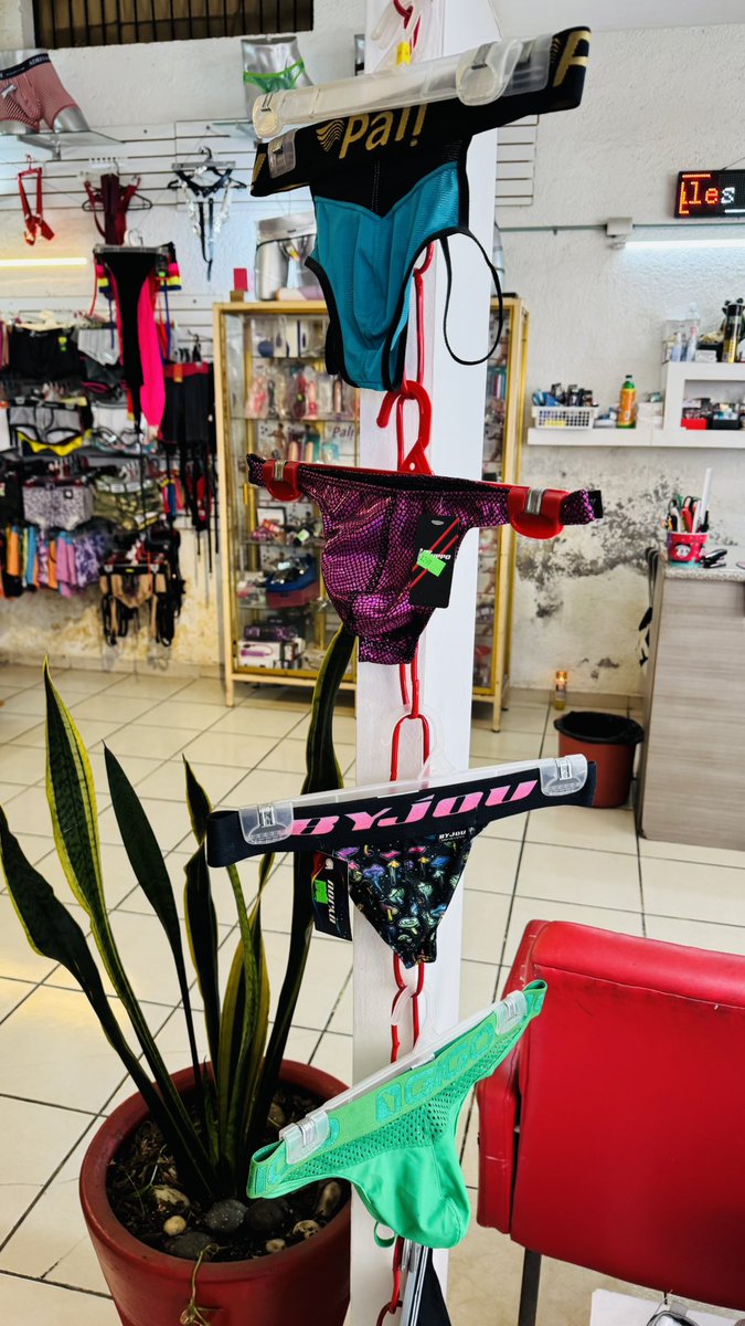 DeInterios's tweet image. Este 24 de diciembre tendremos descuentos desde 20, 30 y 50 %  estará abierto hasta las 8:00 pm. 
"FELIZ NAVIDAD"