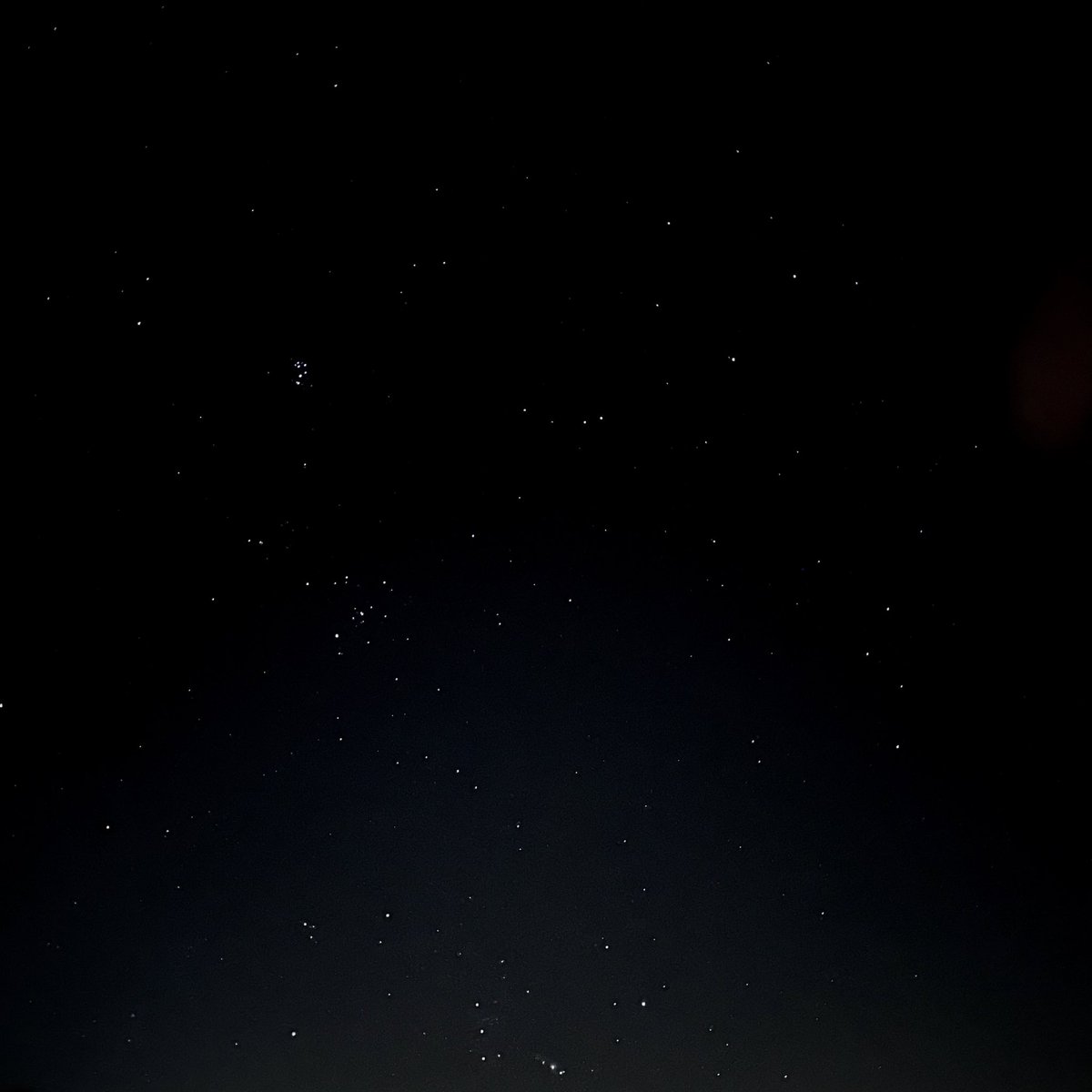 Ghith90's tweet image. "ساجنٍ من عزّة النفس في صدري كلام
مايفكّه جاه أكابر.. ولا مال أثريا ".