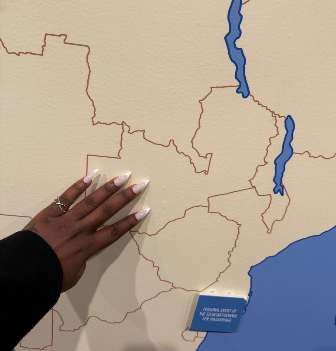 OliviaTutu05's tweet photo. I’ve been thinking a lot about Zambia and the role diplomacy and global relationships play in shaping real lives back home. I’m still learning, still curious, but deeply committed to growing in ways that can meaningfully serve my country🇿🇲 #foreignservice https://t.co/zNelRs9JJF