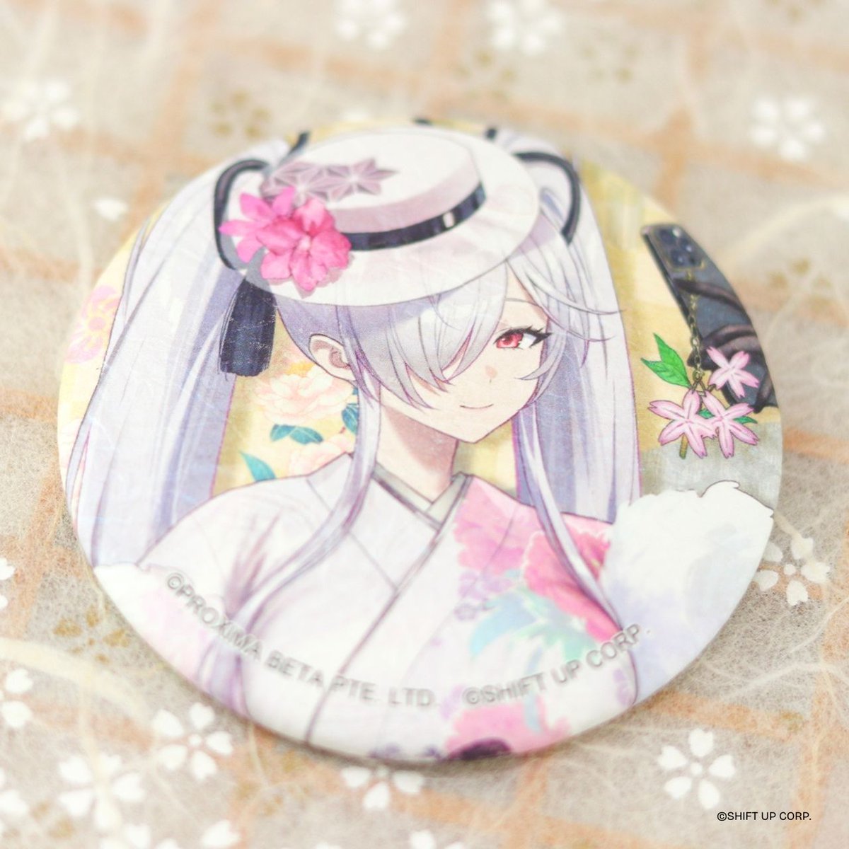 【メガニケストアオンライン】

◤#NIKKEin京都 はんなりスタンプ回遊旅 事後物販◢

本イベントのために描き下ろされた #シンデレラ たちの着物姿が等身とSDで缶バッジになりました👘
表面が和紙風の質感に仕上げられており、京都らしい『和』のコンセプトを感じられます✨