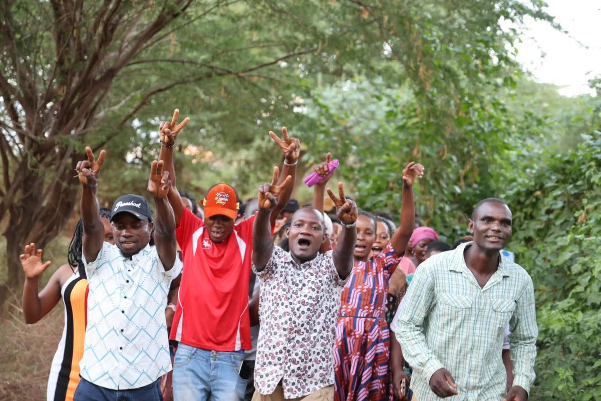 bwiretaveta's tweet photo. Wakuu karibuni nitakuwa Baba wa ubatizo.

Jay na Fatuma wamefanya ile kitu leo na Jay amenihakikishia kwamba miezi tisa kutoka leo nitakuwa baba wa ubatizo.

Muhimu pia ni tulipiga mpunga kwa wingi. https://t.co/jVx2yiLglI