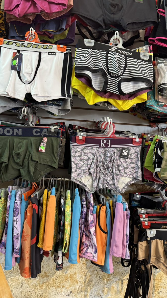 DeInterios's tweet image. Este 24 de diciembre tendremos descuentos desde 20, 30 y 50 %  estará abierto hasta las 8:00 pm. 
"FELIZ NAVIDAD"