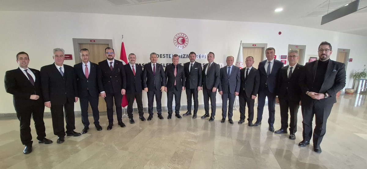 Değerli İl Müdürlerimiz ile birlikte Bakanlığımız, Tüketicinin Korunması ve Piyasa Gözetimi Genel Müdürü Sayın Avni DİLBER ve Destek Hizmetleri, Tasfiye İşleri ve Döner Sermaye Genel Müdürlüğü Genel Müdür Yardımcısı Sayın Mehmet OKÇU'yu ziyaret ettik.