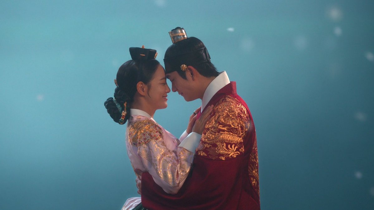 the way this series not only served insanely good chemistry bw the leads, peak soulmatism romance, balance of comedy and drama, stunning cinematography, and beautiful osts— it was also consistently great throughout, and even gave us a satisfying ending

#MoonRiver #MoonRiverEp14