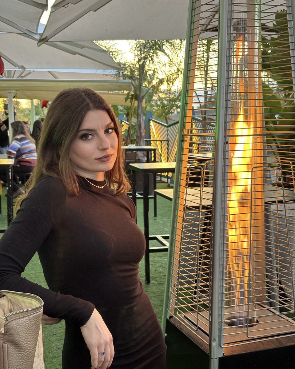 Nataliamc99's tweet photo. Casualmente nunca he sido criticada por alguien cuya vida me gustaría tener 💋🖤 https://t.co/OjviVmMfq1