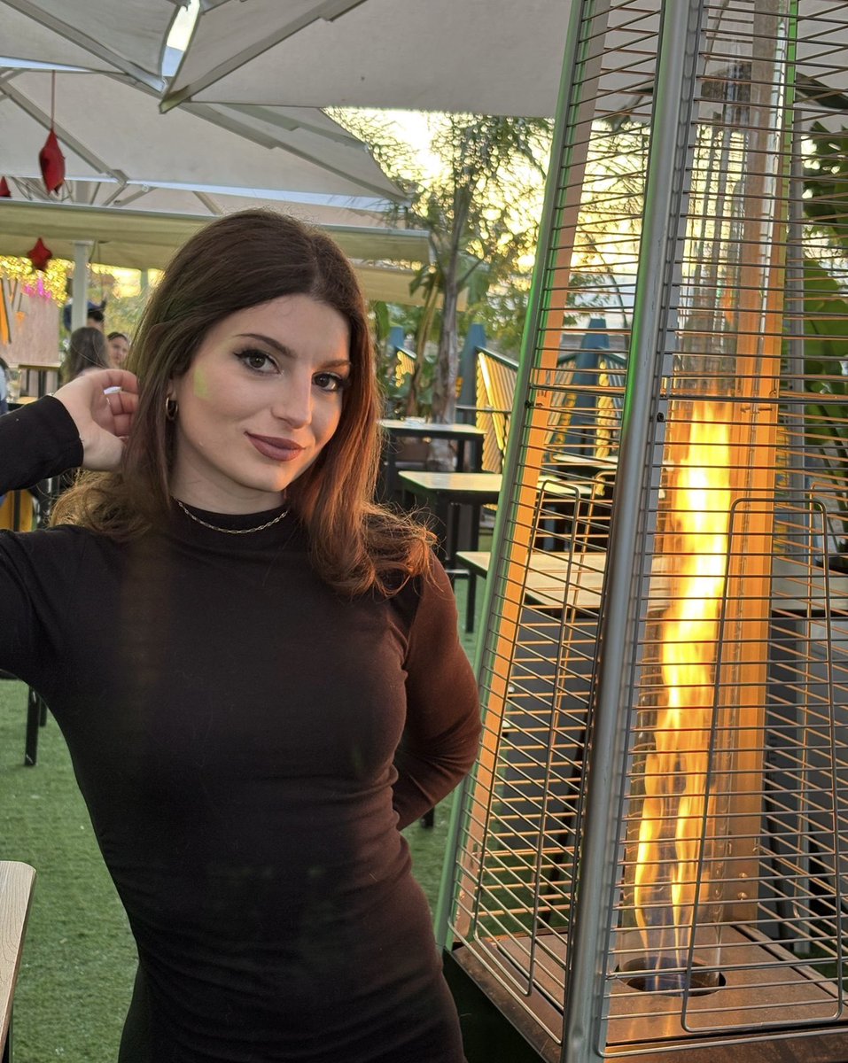 Nataliamc99's tweet photo. Casualmente nunca he sido criticada por alguien cuya vida me gustaría tener 💋🖤 https://t.co/OjviVmMfq1