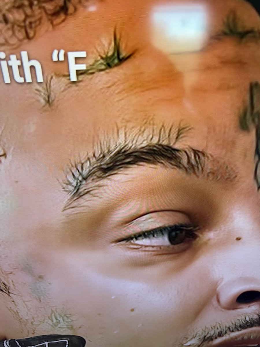 ConfusedPLAYlst's tweet photo. Why do 21's eyebrows grow in 5 different directions?🤣 I've never seen this before. https://t.co/ECX5jiydNM