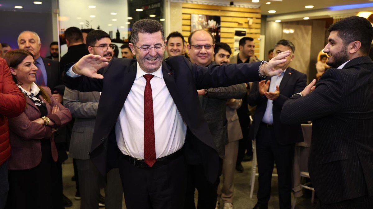 Gelenekten geleceğe uzanan bu yolda, gençliğimizle aynı heyecanı paylaştık.
Köklerimizden aldığımız güçle, yarınları birlikte inşa etmenin sözünü verdik.

Parti içi uyumun, dayanışmanın ve ortak aklın kıymetini bir kez daha hissettik.
Aynı hedefe inanıyor, aynı yolda omuz omuza