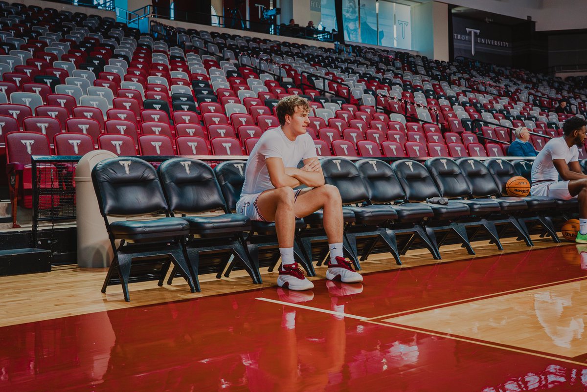 TroyTrojansMBB's tweet image. All eyes on Trojan Arena ⚔️

#TakeTheStairs | #OneTROY ⚔️🏀